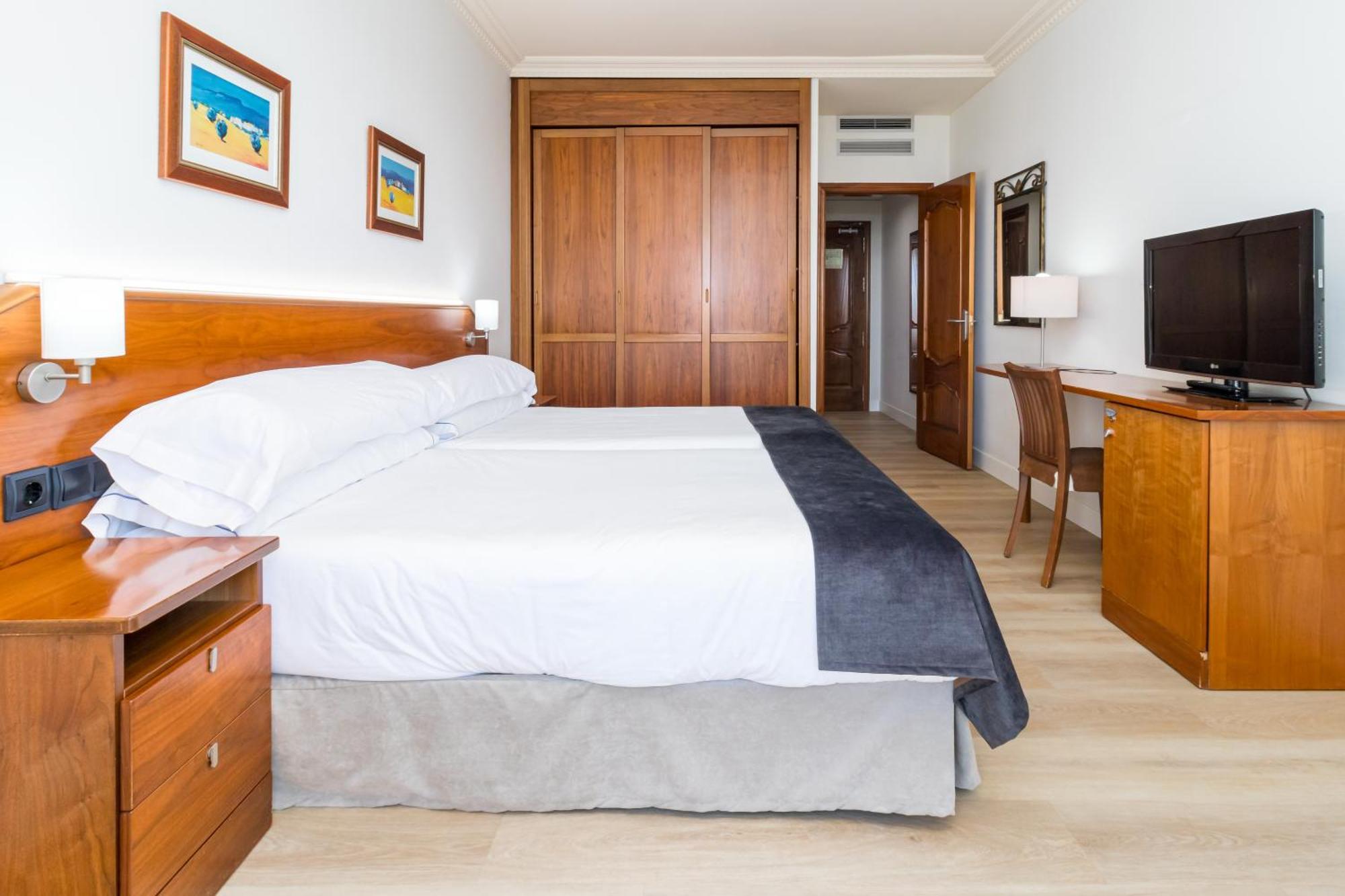 Hotel Milagros Golf Mogro Dış mekan fotoğraf